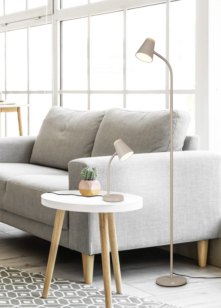 PONGO | Floor lamp | Warm beige | Plastic