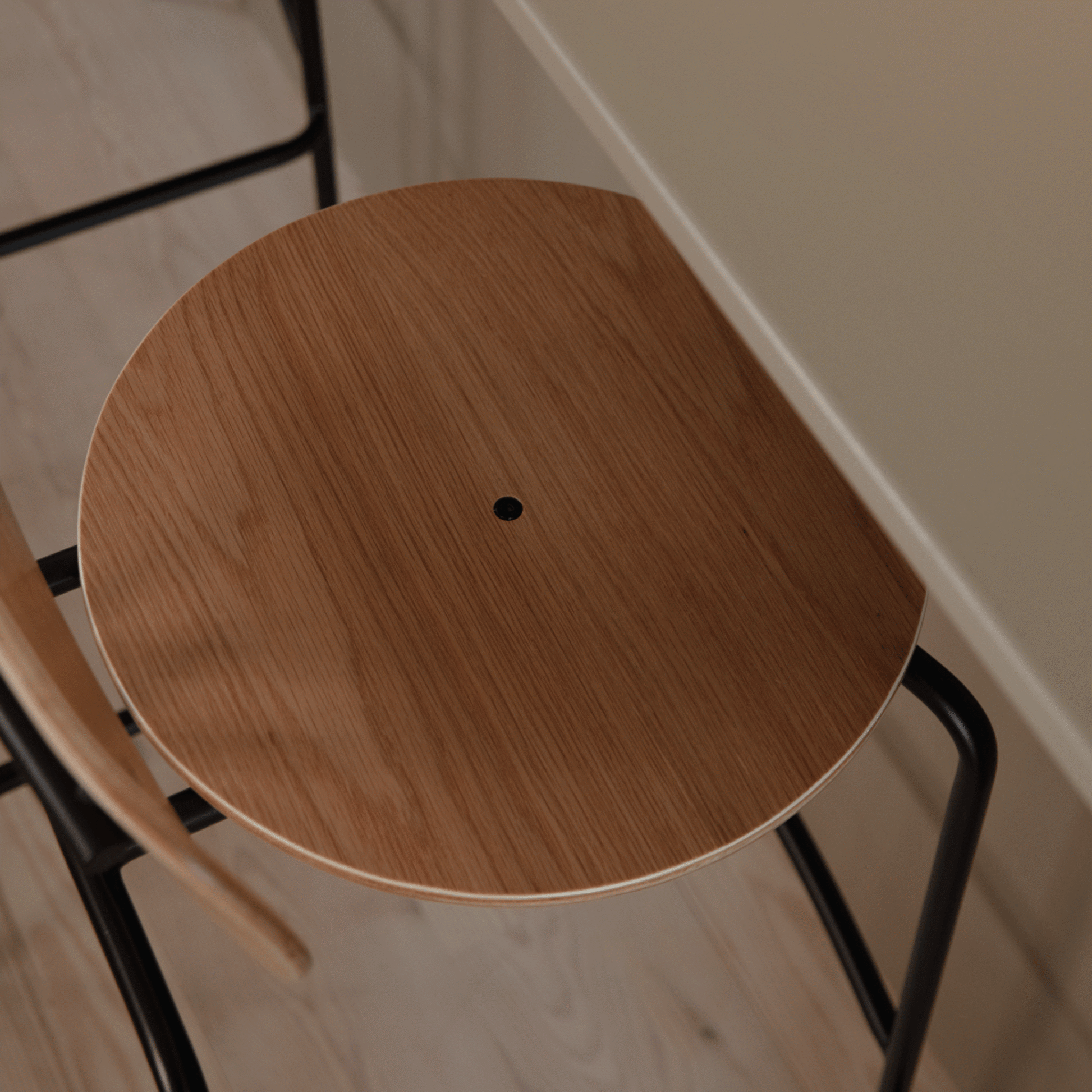 UMAGE Lifestyle Curious Barstool Oak Black 2.png