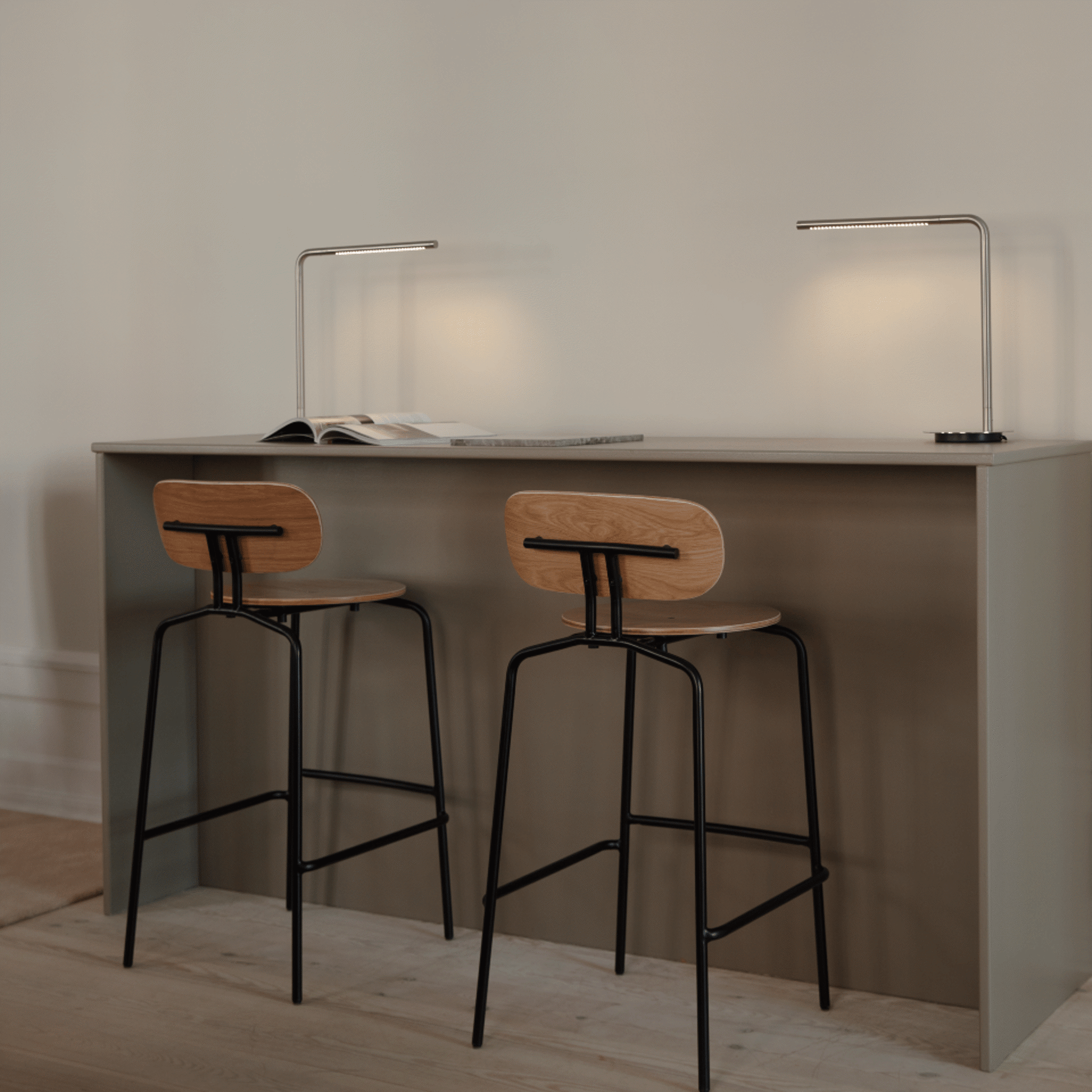 UMAGE Lifestyle Curious Barstool Oak Black 3.png