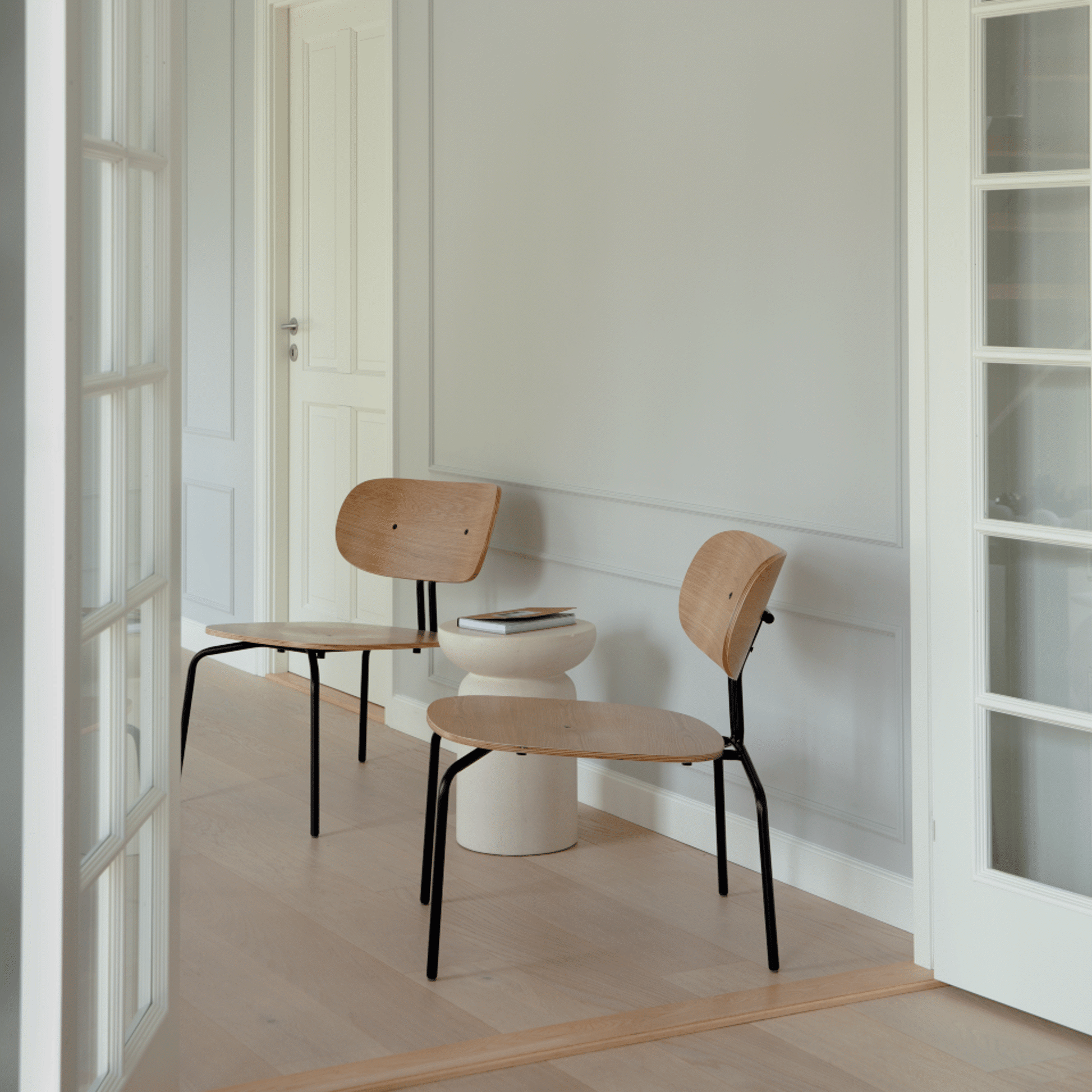 UMAGE Lifestyle Curious Loungechair Oak Black 1.png