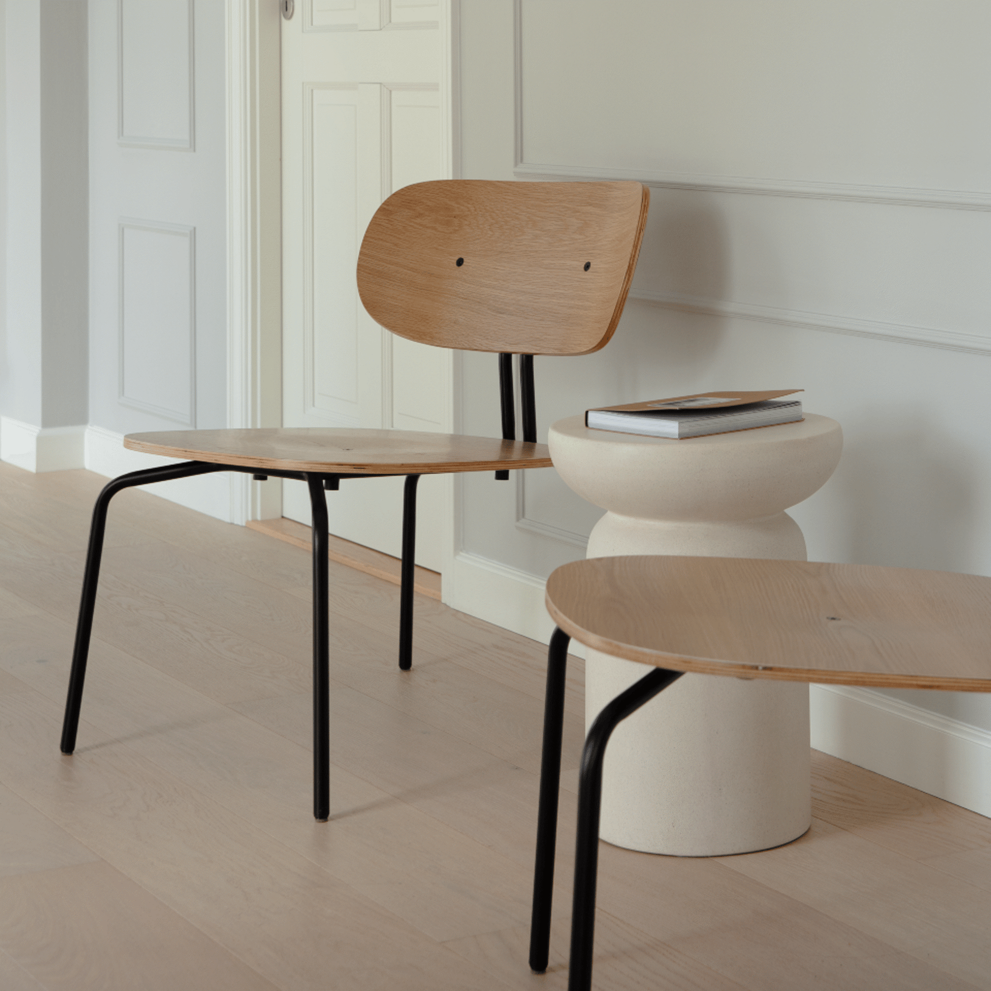 UMAGE Lifestyle Curious Loungechair Oak Black 2.png