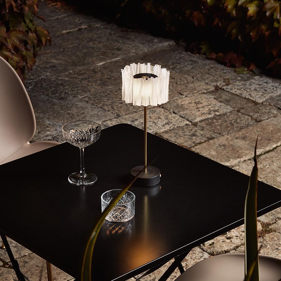 SLAMP Accordéon Battery – bezdrátová stolní lampa s černou základnou