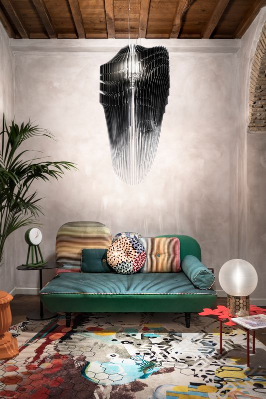 SLAMP Avia Suspension Black Fade in an interior