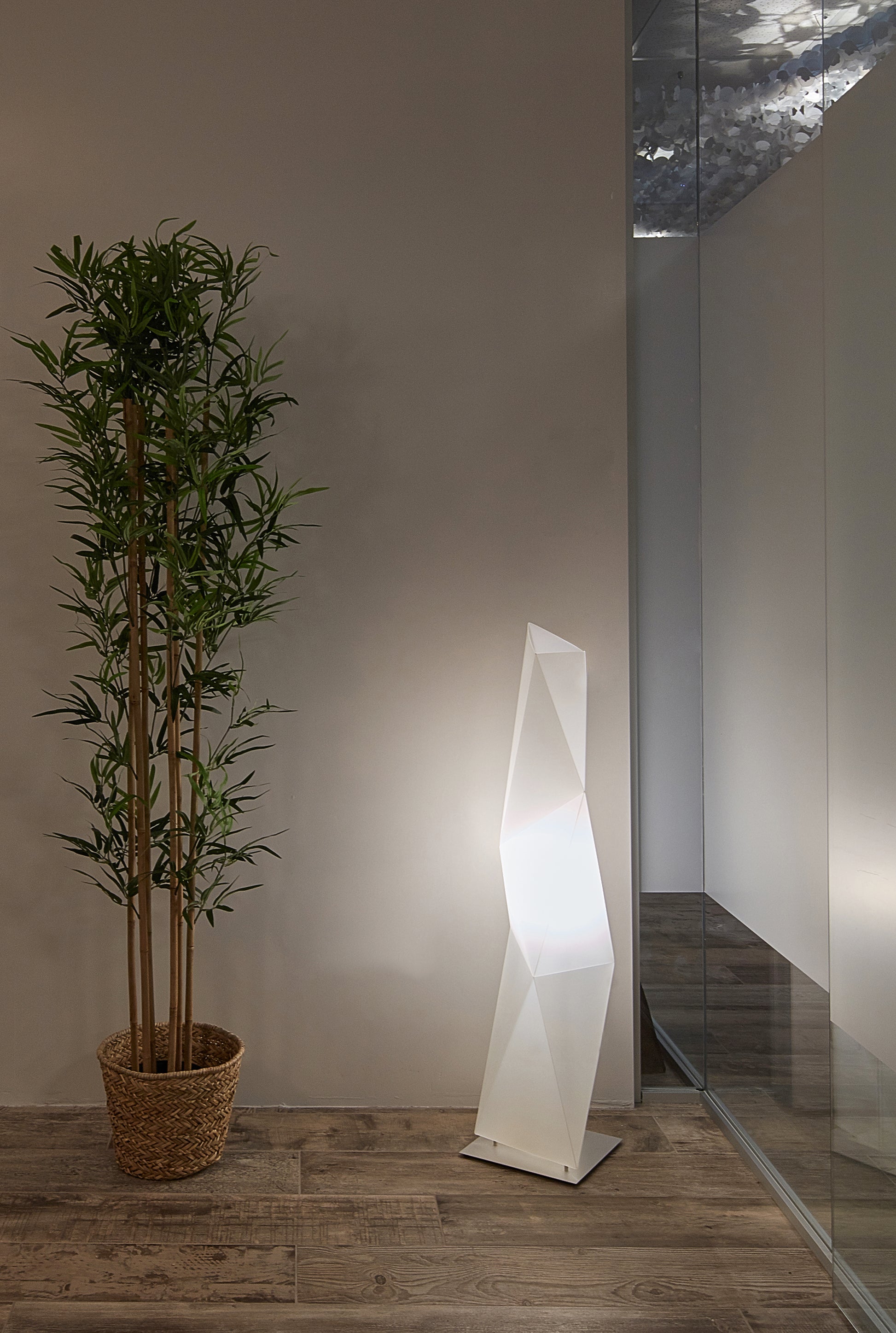 SLAMP Diamond Floor Large v kancelářském interiéru