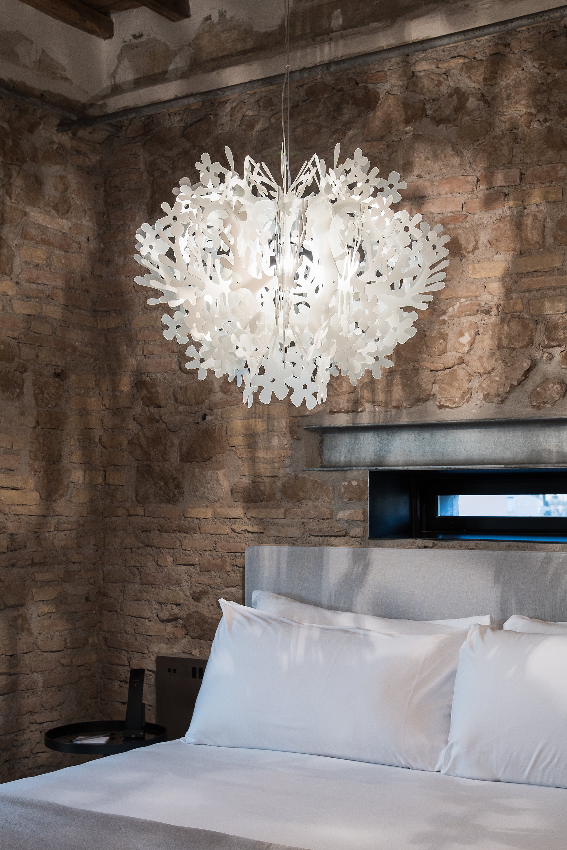 SLAMP Fiorella Suspension – interiérová instalace