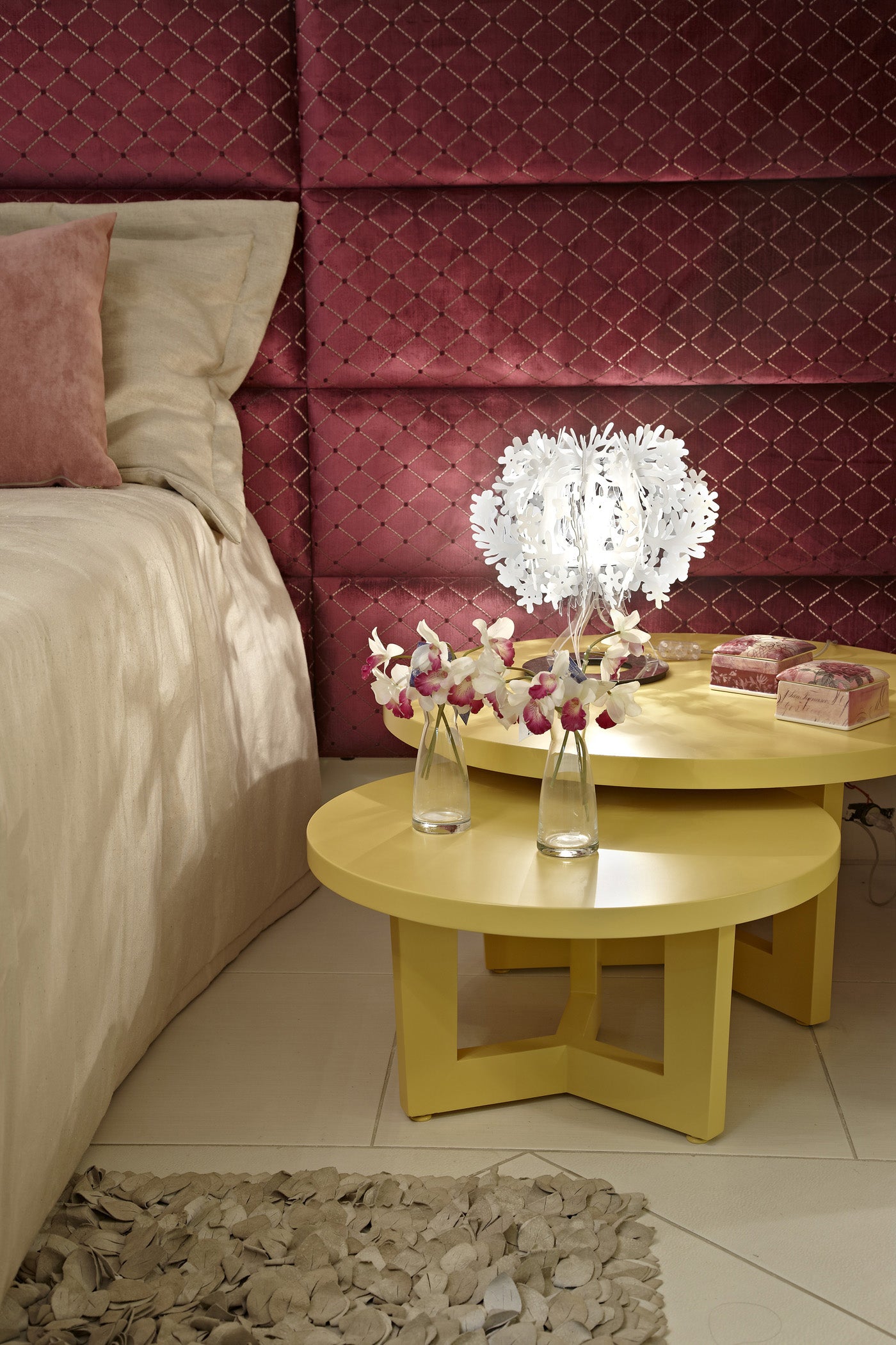 SLAMP Fiorellina Table v hotelovém interiéru