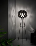 SLAMP Flora Floor v černé variantě v interiéru